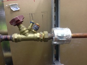 Plant Room 8 Level 2 – flow is right to left.  Both upstream (right) and downstream (left) are out of limits.  You can see on the right between the lagged fixing and valve that the pipe dia changes from 12.5mm to 20mm.  What’s most likely happened here is that they have used the wrong dia valve (pictured is 20mm) for the pipe line of 12.5mm so had to weld in a piece of 20mm pipe to make it fit.  Also, just at the edge of the left of the pic the pipe dia changes again – inside the required 5 x dia = 100mm, so out of limits again.     