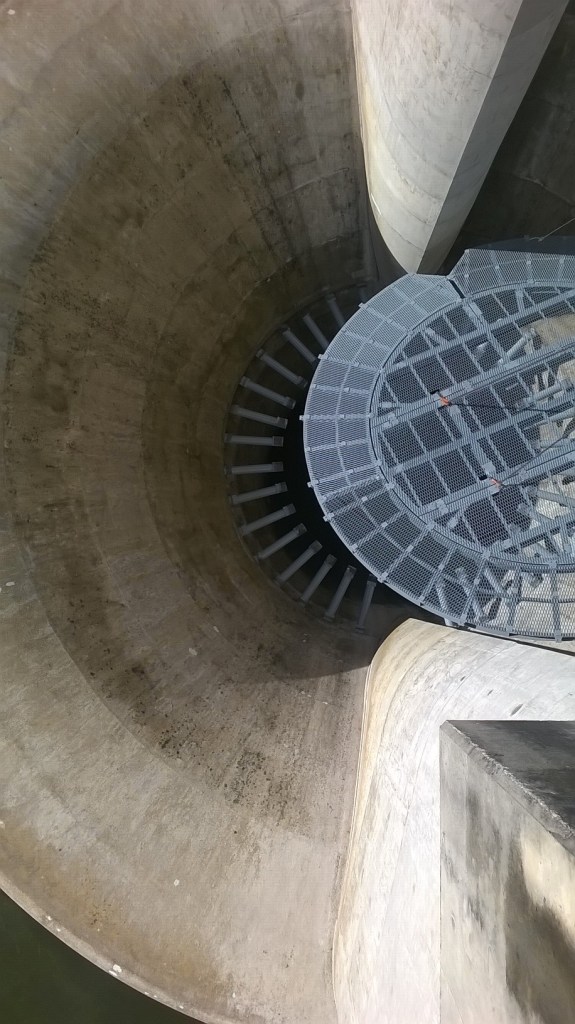 Inserting the primary, temporary works mesh base onto 34 x steel circular hollow needles beams.  