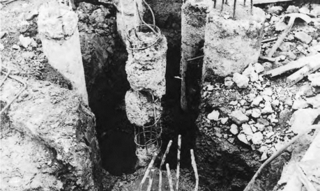 Defective shaft of bored pile caused by cement being washed out of unset concrete