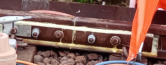 New glued insulated joint.